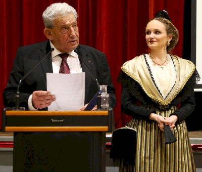 Naïs Lesbros, reine d'Arles